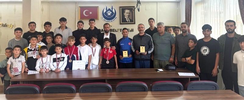 YALÇIN GÜREŞ OKULUNUN SPORCULARINI AĞIRLADI