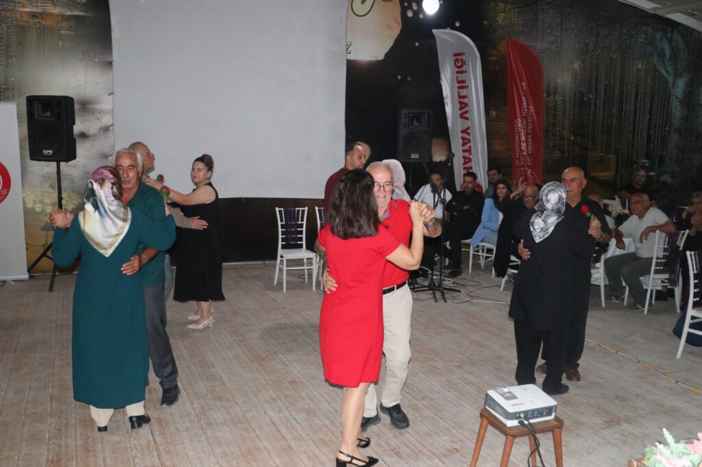 HUZUREVİ SAKİNLERİ DÜNYA YAŞLILAR GÜNÜ ETKİNLİĞİNDE BULUŞTU