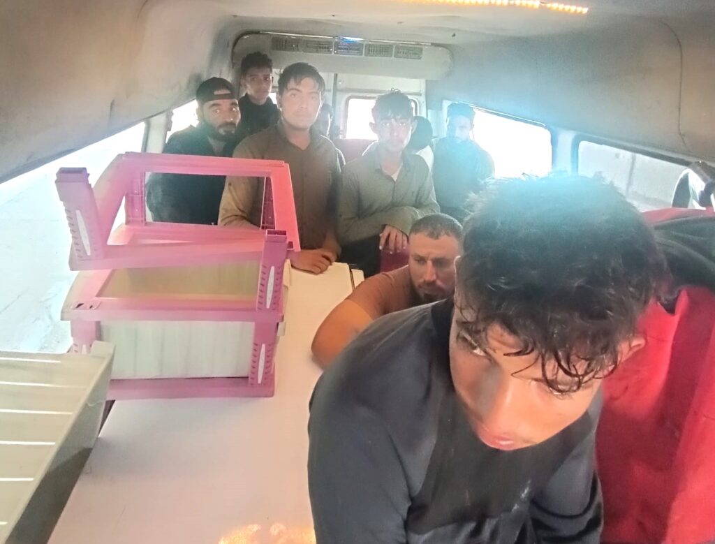 12 DÜZENSİZ GÖÇMEN YAKALANDI