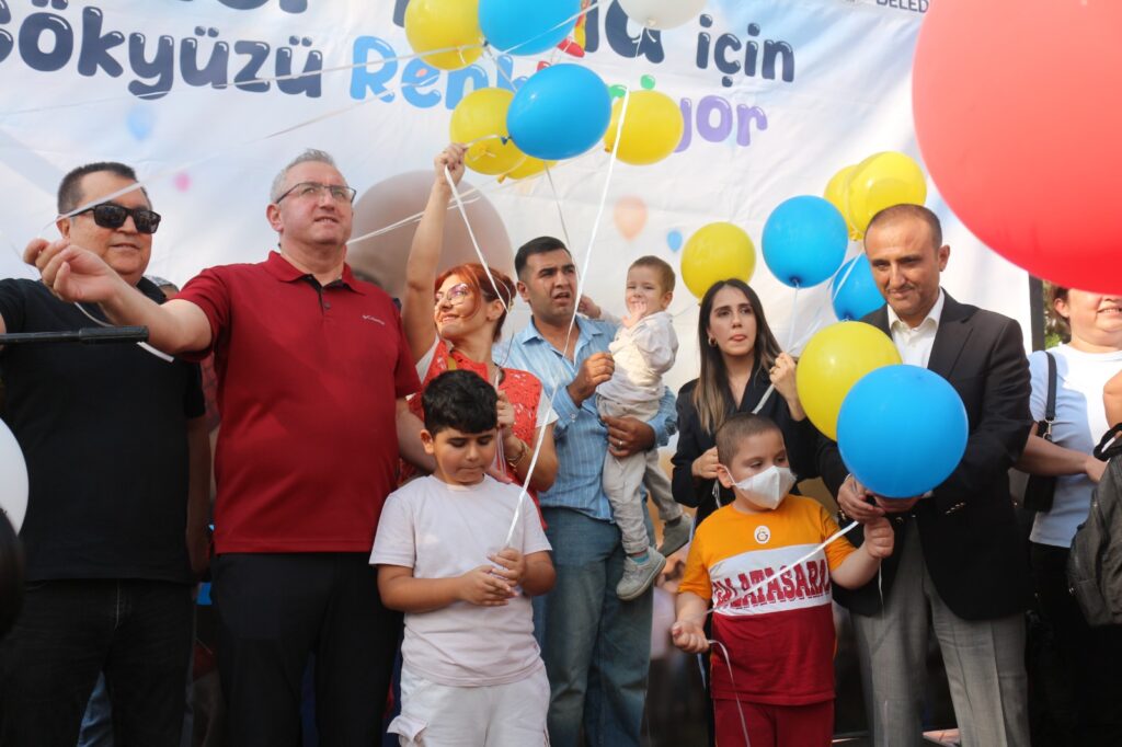 BALONLAR KANSERİ YENEN TALHA İÇİN GÖKYÜZÜNE BIRAKILDI
