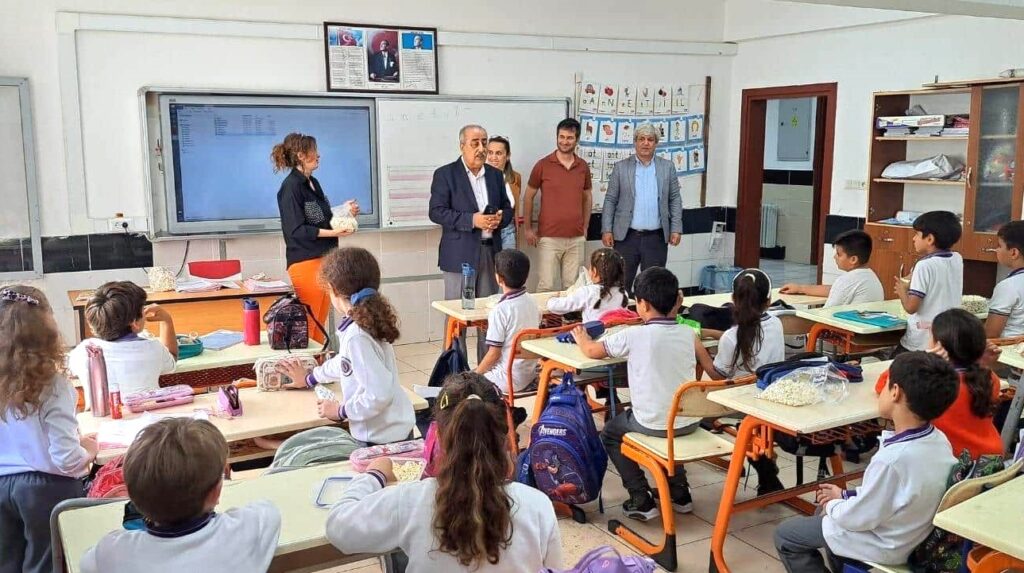 GÜLİSTAN, OKUL ZİYARETLERİNİ SÜRDÜRDÜ