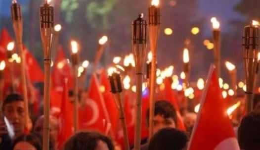 TED HATAY KOLEJİNDEN CUMHURİYET IŞIĞIYLA PARLAYAN FENER ALAYI!