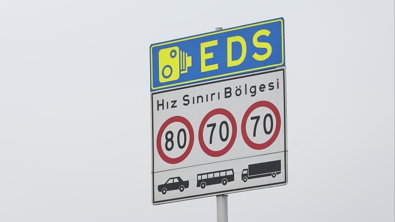 KARA YOLLARINDAKİ YAKLAŞIK 33 BİN HIZ LEVHASI KALDIRILDI