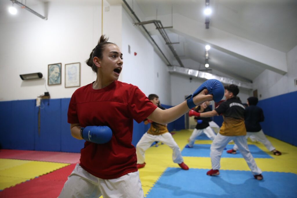 MİLLİ KARATECİ SEMRA, BABASI VE DEDESİNİN HAYALLERİNİ GERÇEKLEŞTİRMEYE ODAKLANDI