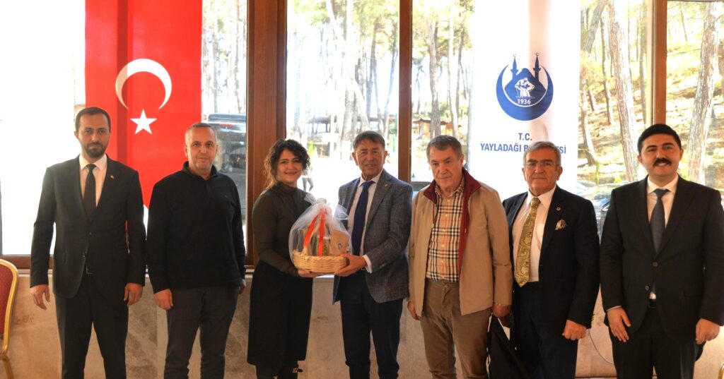 YAYLADAĞI’NDA EĞİTİM VE KALKINMA ZİRVESİ: EREN HOLDİNG HEYETİ CEM EREN ANADOLU LİSESİ’Nİ ZİYARET ETTİ