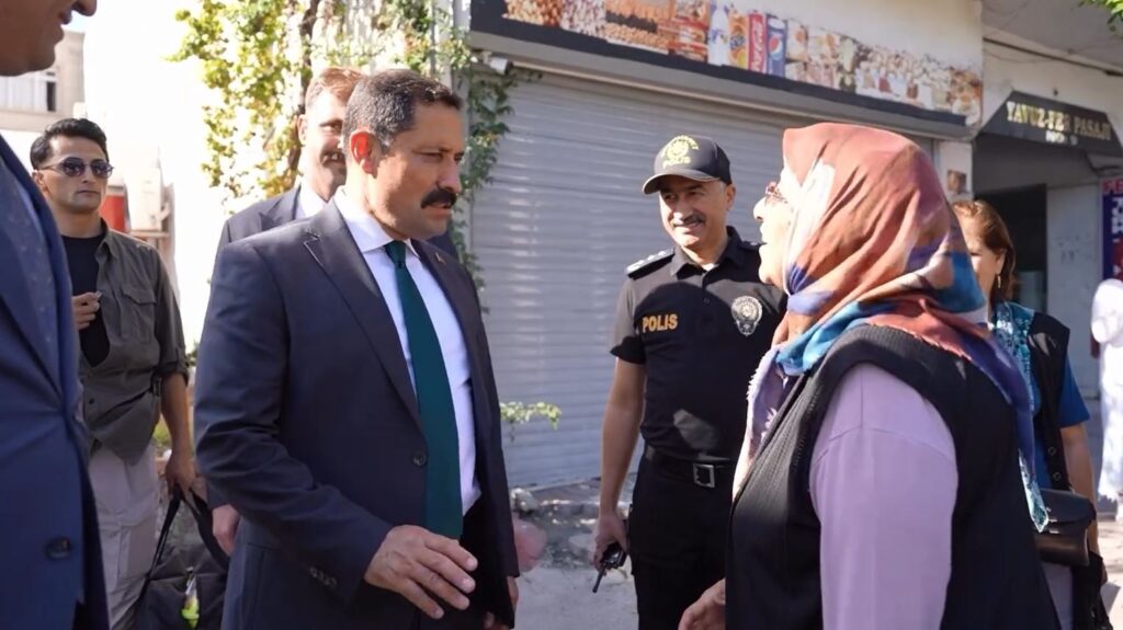 VALİ MASATLI ESNAFI DİNLEDİ