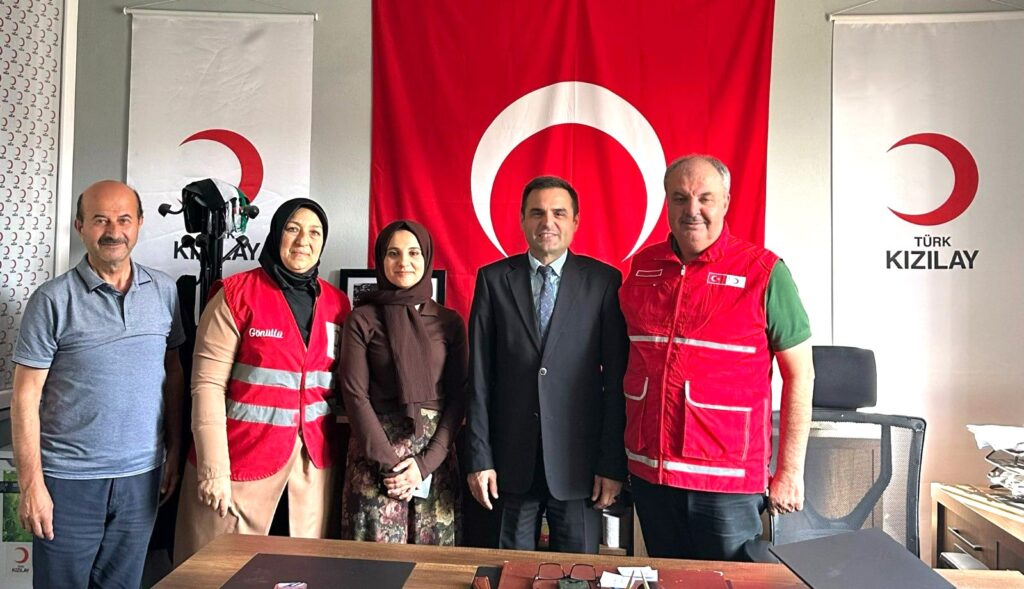 MÜDÜR COŞGUN’DAN KIZILAY HAFTASI ZİYARETİ