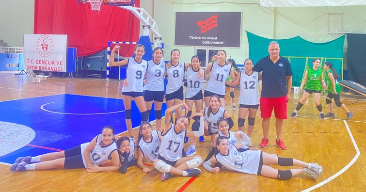İSKENDERUN BELEDİYESİ MİDİ KIZLAR VOLEYBOL TAKIMI GALİBİYETLERLE YOLUNA DEVAM EDİYOR